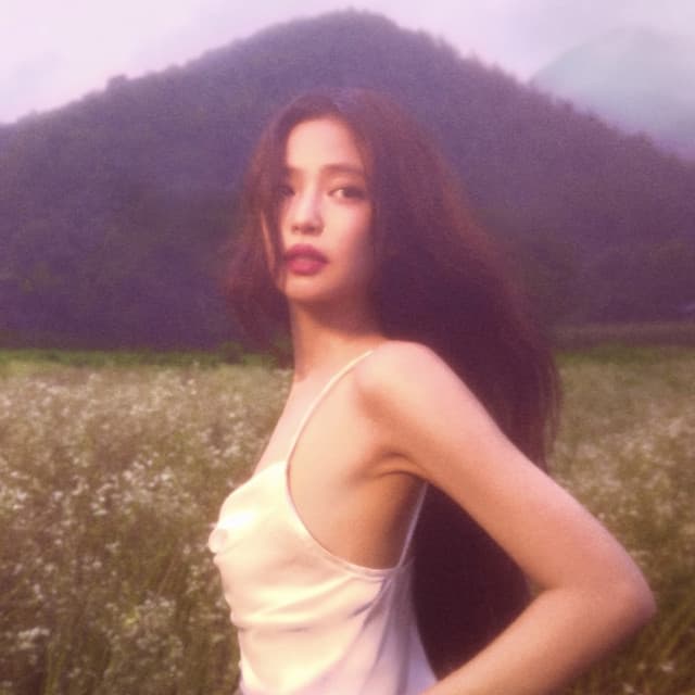 JENNIE